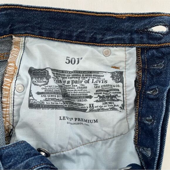 Levi's 501 Crop Straight Leg Distressed Jeans in Market Grammar Wash Sz 25 NWOT - Picture 9 of 14